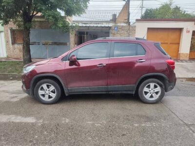 PERMUTO camioneta Chevrolet TRACKER LTZ full