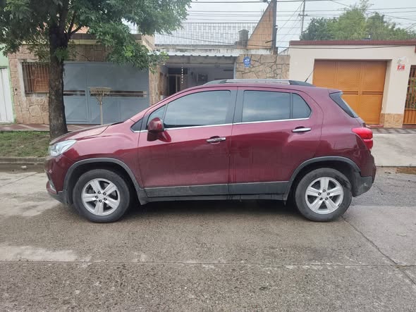 PERMUTO camioneta Chevrolet TRACKER LTZ full