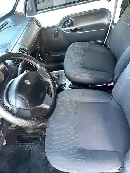 Vendo Impecable Renault kangu 5 puertas