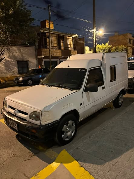 Vendo Renault expres modelo.2000