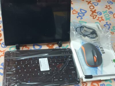 Tablet Android nueva en caja con teclado, mouse y soporte