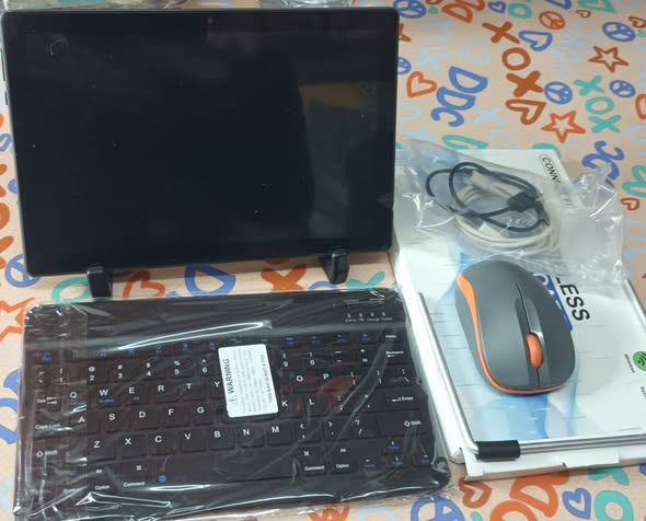 Tablet Android nueva en caja con teclado, mouse y soporte