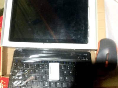 Tablet Android nueva en caja con teclado, mouse y soporte