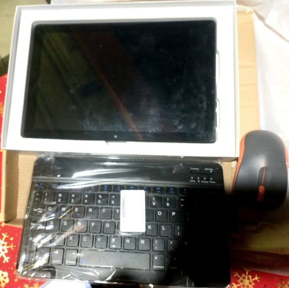 Tablet Android nueva en caja con teclado, mouse y soporte