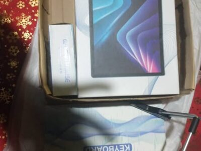 Tablet Android nueva en caja con teclado, mouse y soporte