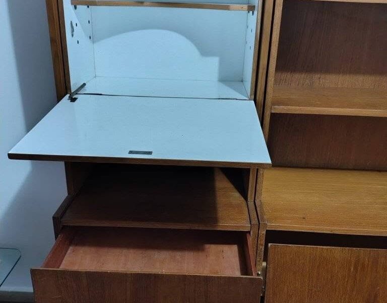 Vendo mueble aparador de madera lustrada