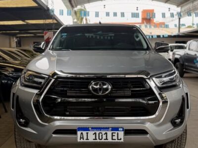 Toyota Hilux SRX (automática) 2025