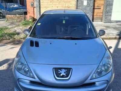 Peugeot 207 compact - 2012