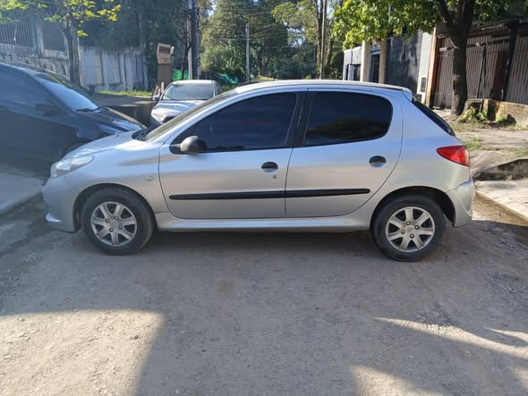 Peugeot 207 compact - 2012