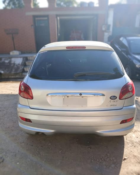 Peugeot 207 compact - 2012