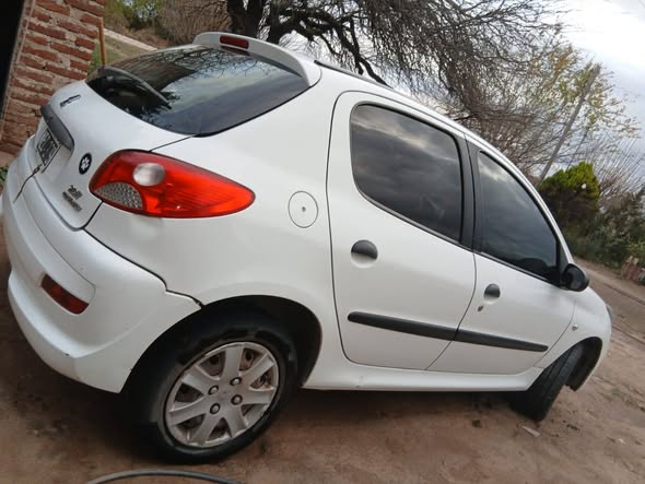 Se vende Peugeot 207 versión Compact Active 1.4 Modelo 2013