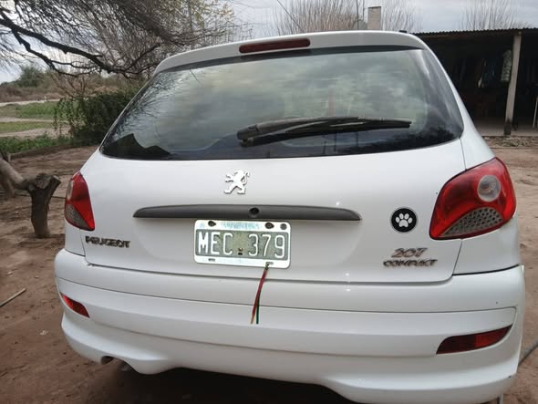 Se vende Peugeot 207 versión Compact Active 1.4 Modelo 2013