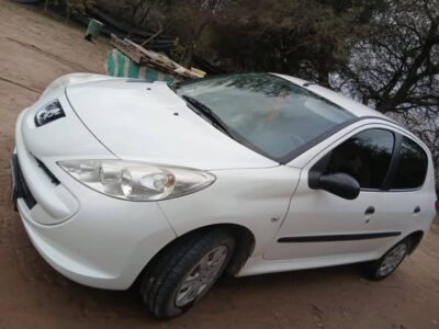 Se vende Peugeot 207 versión Compact Active 1.4 Modelo 2013