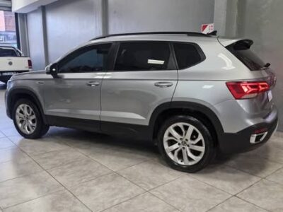 Volkswagen Taos Año 2023 con 35.000km