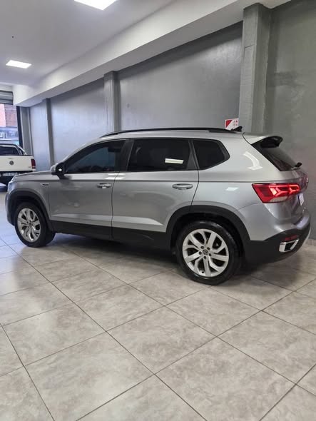 Volkswagen Taos Año 2023 con 35.000km