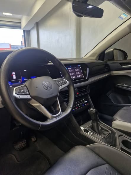 Volkswagen Taos Año 2023 con 35.000km
