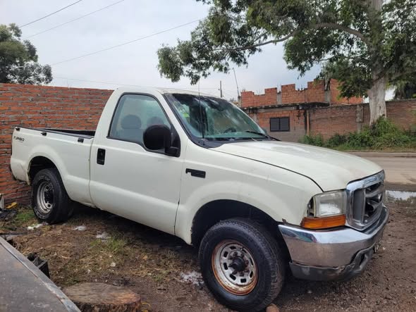 Vendo ford f100 año 2000