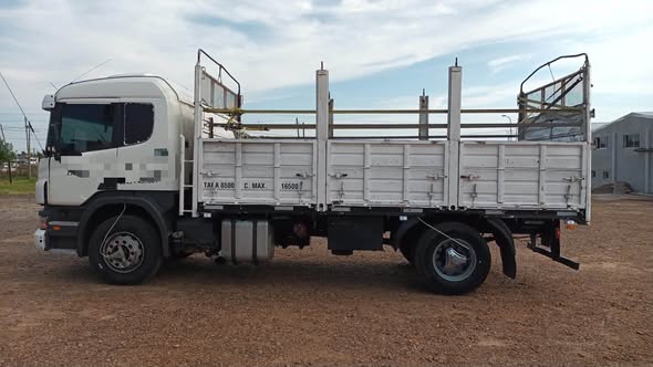 SCANIA P340 MODELO 2011