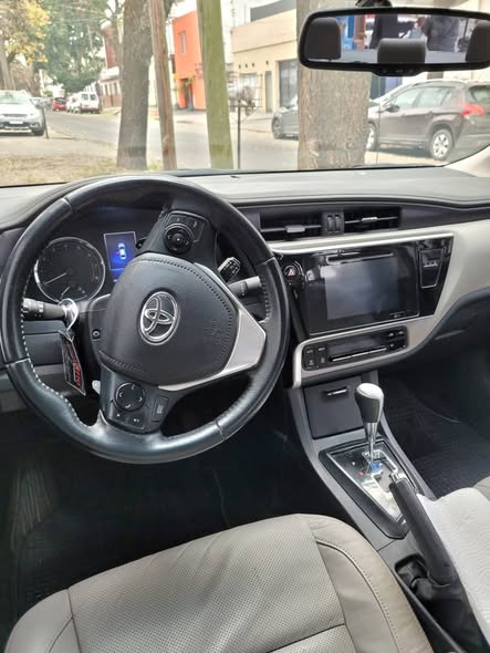 Toyota Corolla EXI CVT, Pack cuero 1.8