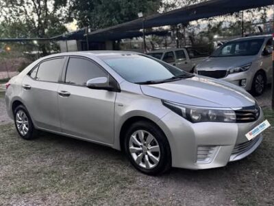 VENDO TOYOTA COROLLA XLI 2015