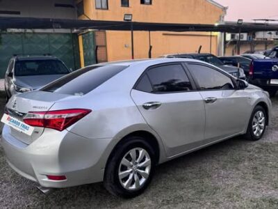 VENDO TOYOTA COROLLA XLI 2015
