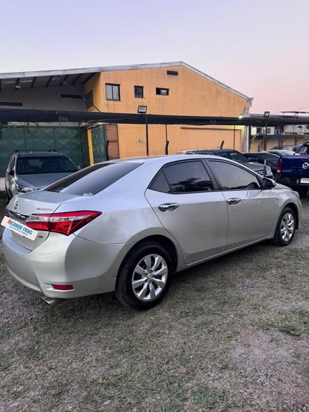 VENDO TOYOTA COROLLA XLI 2015