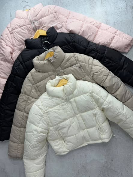 Vendo campera negra talle L (nueva). Botas número 38 (nuevas)
