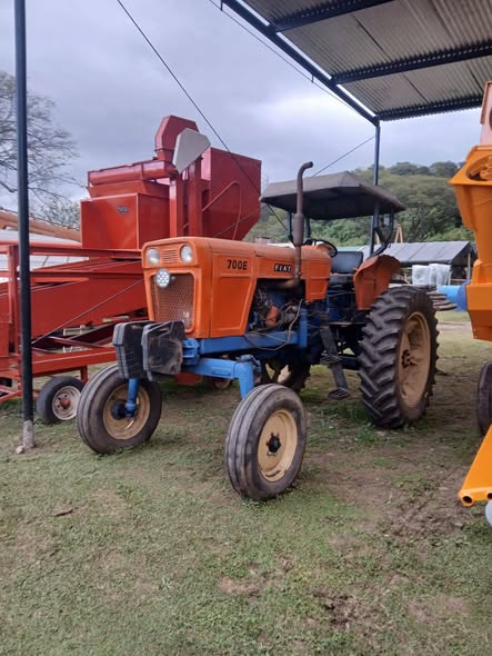Tractor fiat 700 E