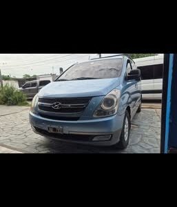 Vendo o permuto combi Hyundai h1 2011