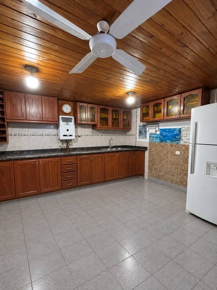 Hermosa y amplia CASA A LA VENTA AV. REPUBLICA DEL LIBANO 1863.
